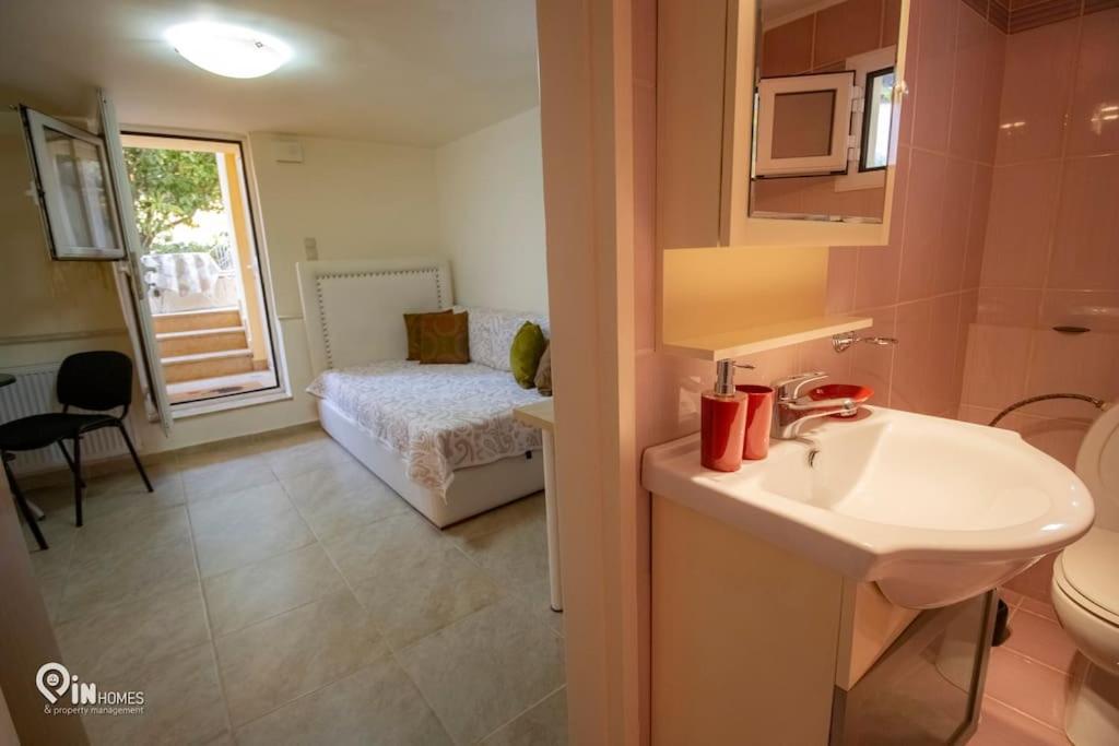 Odysseus Cozy Home Nea Makri Exterior photo
